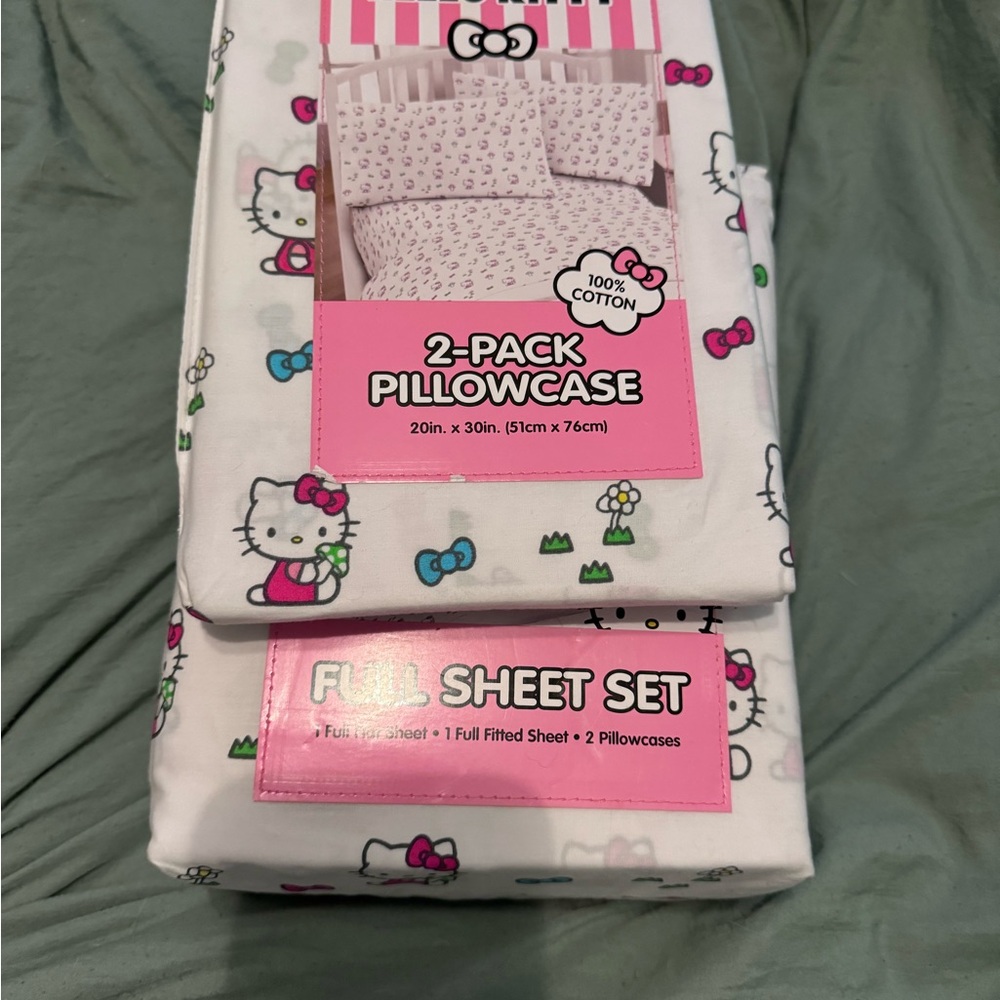 Full size Hello kitty sheet set w 2 extra pillow cases